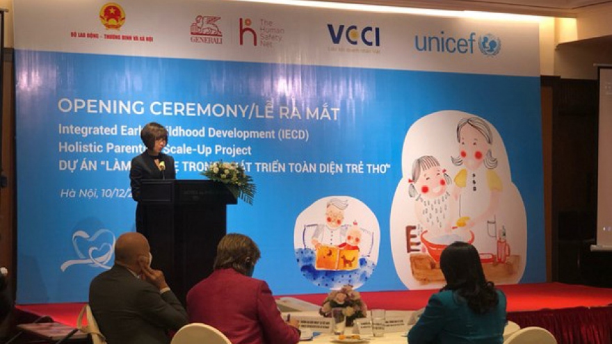 Project promotes parenting among Vietnamese